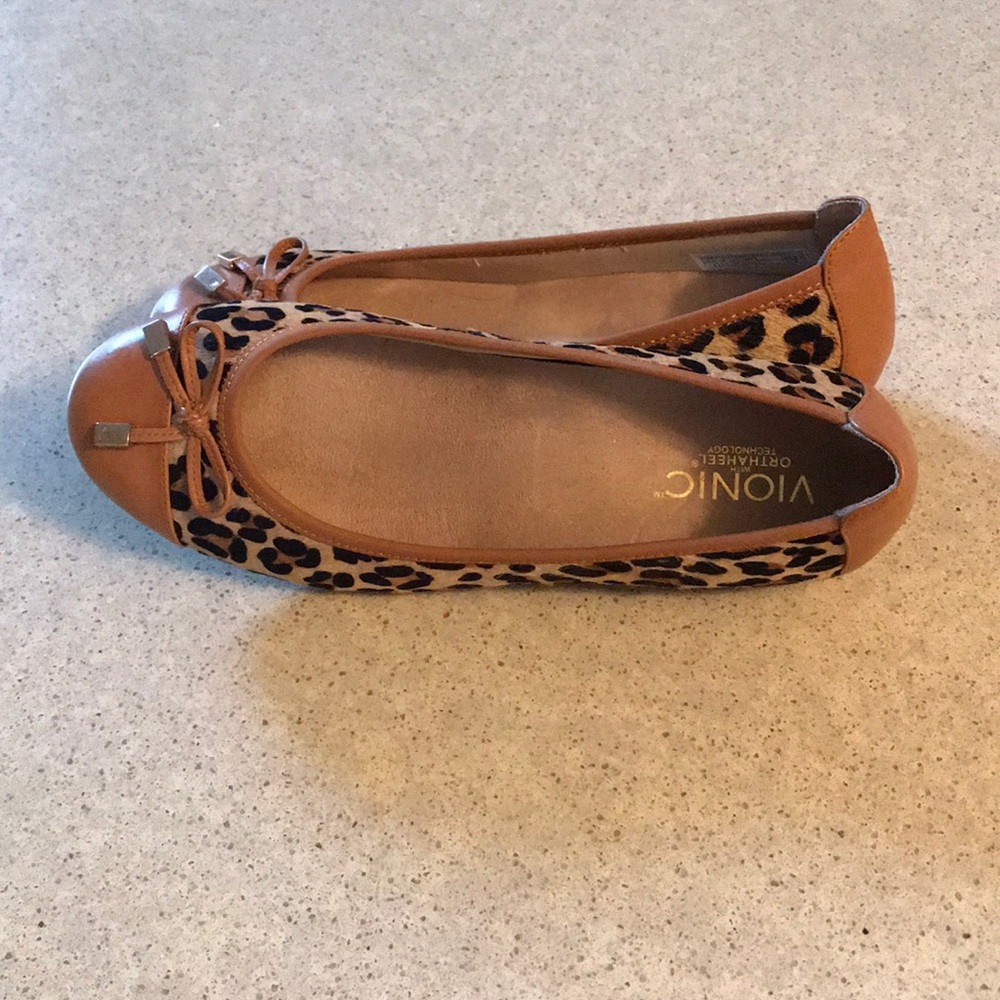 Vionic animal print ballet flats